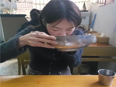 美女脱衣视频软件,网络低俗内容：青少年成长隐忧-4