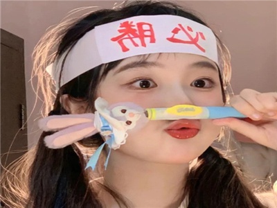 喷血推荐绿叶房大学生情侣两次,校园情侣甜蜜回忆，绿叶房见证爱情之旅-5