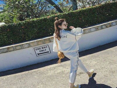 火舞被3个小孩c,舞者受伤仍坚持演出，网友点赞勇气-4