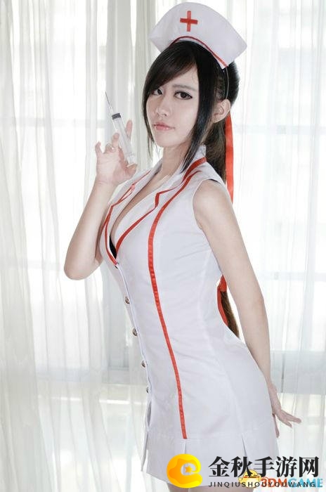 《英雄联盟》阿卡丽性感COS秀，美艳姐姐打针福利来袭