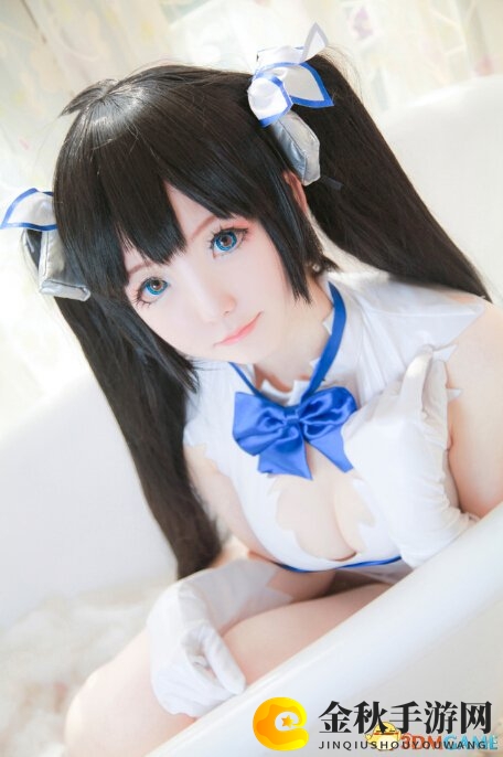 萝莉女神cos最美胸带装，童颜巨乳形象逼真呈现