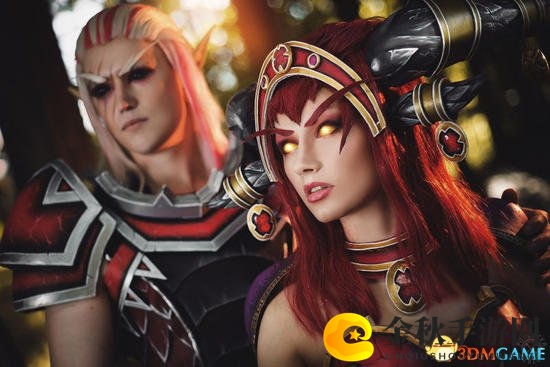 《魔兽》红龙女王甜蜜COS写真，夫妻情深日常瞬间