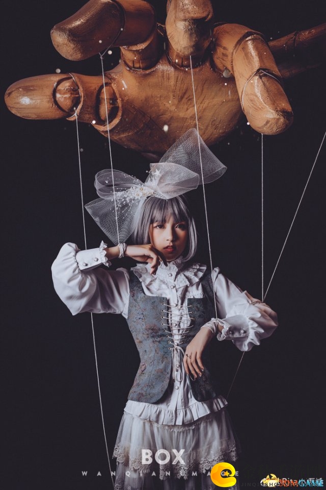 美女主持Rita晒COS照 穿睡衣美腿若隐若现真撩人