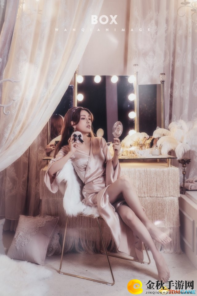 美女主持Rita晒COS照 穿睡衣美腿若隐若现真撩人
